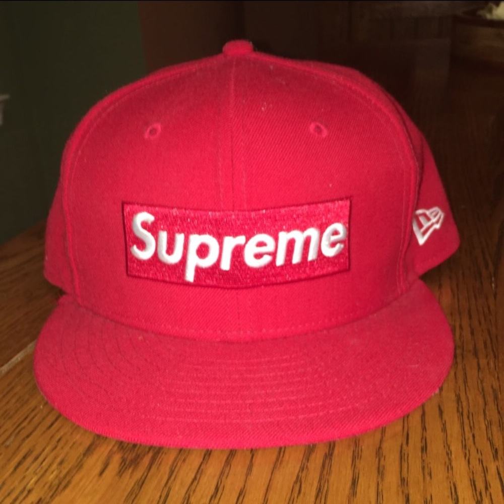 Supreme x Playboy hat (March 2017)